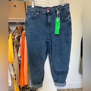 GUESS Mom Fit Stretch Jeans